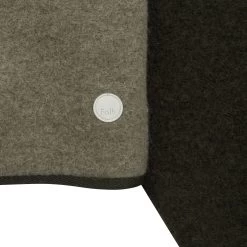 Boxy Puzzle Fleece - Olive Wool Mix -Folk Store PRODUCT SLOT 2 853465 6C9EBFC92CBC166DC5549507C9F777E6FB27BB4AEEC7C8F13A98333703A8E4292CB3DA20DFDD7D11082A43403D4EFCE3607A14E27A2E53396F2093A97EA3D545