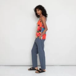 Barrel Trousers Women's - Dusty Blue Canvas -Folk Store PRODUCT SLOT 3 921651 6C9EBFC92CBC166DC5549507C9F777E6FB27BB4AEEC7C8F13A98333703A8E4292CB3DA20DFDD7D11082A43403D4EFCE3607A14E27A2E53396F2093A97EA3D545