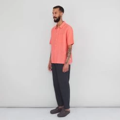 Gabe Shirt - Coral Linen Grid -Folk Store PRODUCT SLOT 4 895978 6C9EBFC92CBC166DC5549507C9F777E6FB27BB4AEEC7C8F13A98333703A8E4292CB3DA20DFDD7D11082A43403D4EFCE3607A14E27A2E53396F2093A97EA3D545