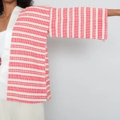 Kimono Jacket Women's - Ecru Vermilion Track Weave -Folk Store PRODUCT SLOT 4 921630 6C9EBFC92CBC166DC5549507C9F777E6FB27BB4AEEC7C8F13A98333703A8E4292CB3DA20DFDD7D11082A43403D4EFCE3607A14E27A2E53396F2093A97EA3D545