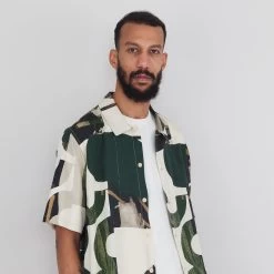Gabe Shirt - Cutout Print Olive Multi -Folk Store PRODUCT SWATCH 895980 6C9EBFC92CBC166DC5549507C9F777E6FB27BB4AEEC7C8F13A98333703A8E4292CB3DA20DFDD7D11082A43403D4EFCE3607A14E27A2E53396F2093A97EA3D545